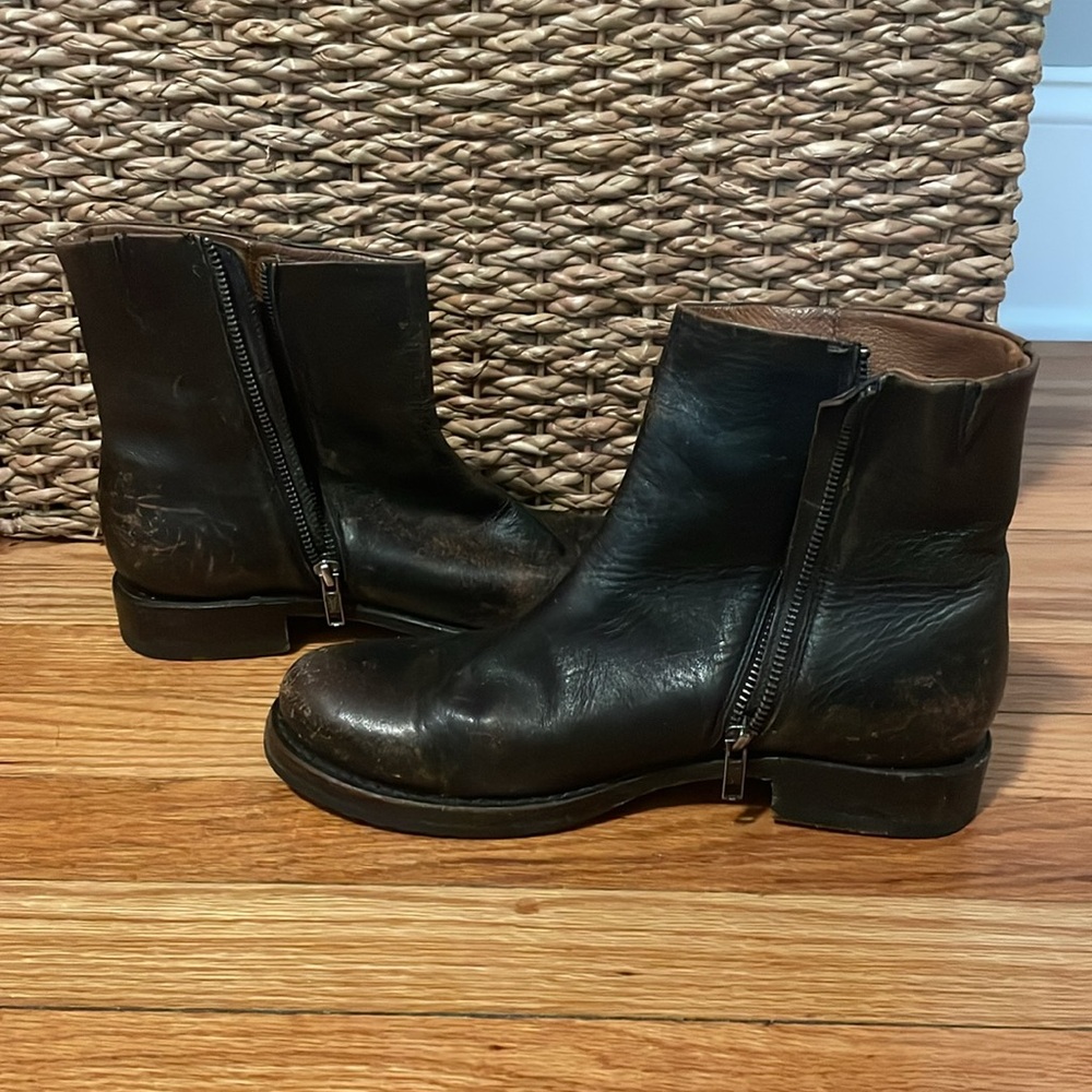 FRYE Veronica Inside Zip Antiqued Black Boots - Picture 3 of 8